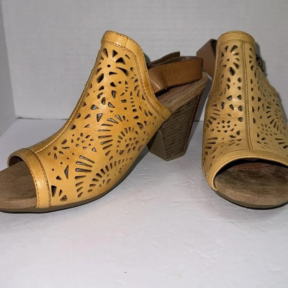 Rock Port Cobb Hill Collection High Heel Sandals - Picture 3 of 7